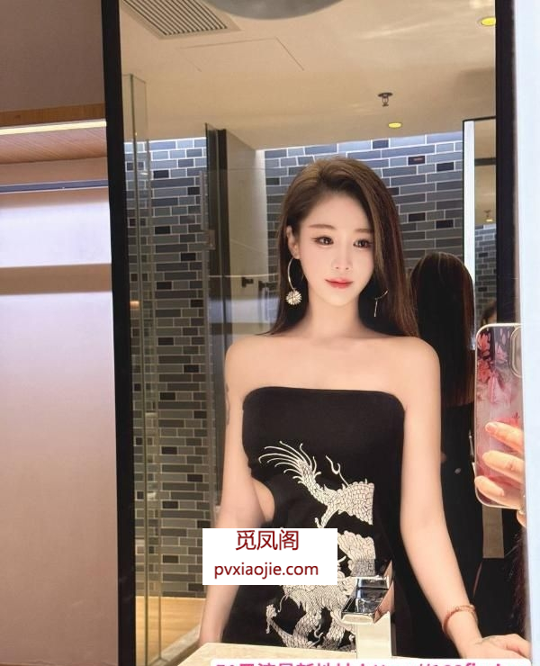 前凸后翘大长腿萱萱
